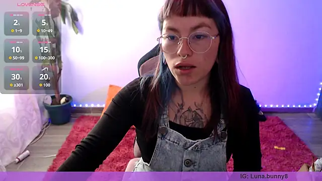 Nyxie8 online show from May 25, 2026, 8:04 pm
