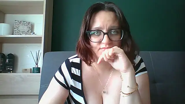 Snapshot of sensual_paris chatting on July 28, 2026, 11:17 am sensual paris online show from July 28, 2026, 11:17 am