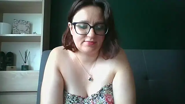 Snapshot of sensual_paris chatting on August 4, 2026, 5:43 am sensual paris online show from August 4, 2026, 5:43 am