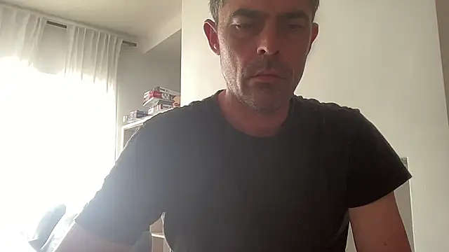 Snapshot of Riccardo86xx chatting on May 3, 2026, 1:50 pm Riccardo86xx online show from May 3, 2026, 1:50 pm