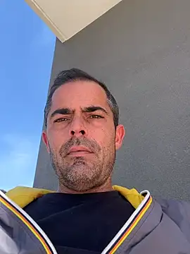 Snapshot of Riccardo86xx chatting on May 4, 2026, 7:59 am Riccardo86xx online show from May 4, 2026, 7:59 am