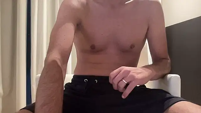 Snapshot of Riccardo86xx chatting on May 7, 2026, 3:45 am Riccardo86xx online show from May 7, 2026, 3:45 am