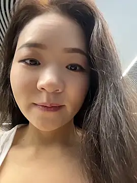 xiaochengzi505 online show from June 18, 2026, 1:17 am