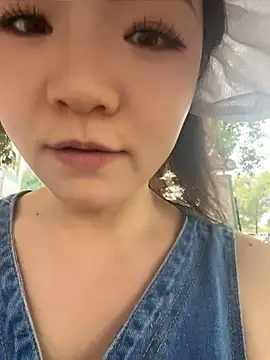 xiaochengzi505 online show from July 6, 2026, 1:24 am