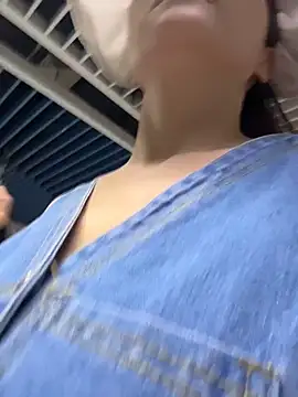 xiaochengzi505 online show from July 10, 2026, 12:48 am