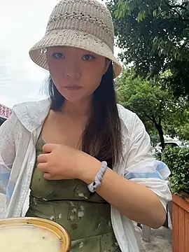 xiaochengzi505 online show from July 28, 2026, 1:23 am