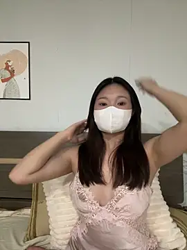 Snapshot of Ni_Tran chatting on May 24, 2026, 7:08 pm Ni Tran online show from May 24, 2026, 7:08 pm