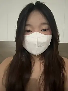 Snapshot of Ni_Tran chatting on July 7, 2026, 6:23 pm Ni Tran online show from July 7, 2026, 6:23 pm