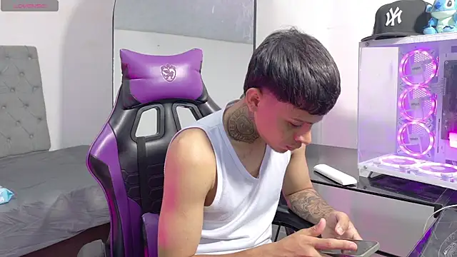 Masterjustin4444 online show from April 27, 2026, 7:56 pm