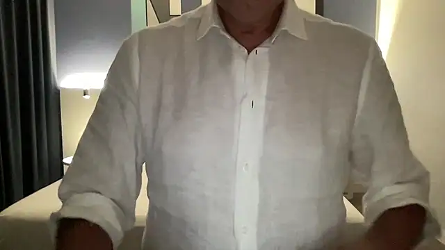 Snapshot of henrybull007 chatting on June 17, 2026, 8:32 pm henrybull007 online show from June 17, 2026, 8:32 pm