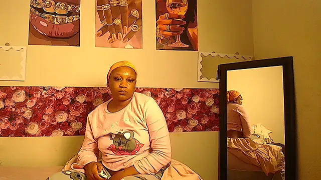 EnchantingLisa online show from June 9, 2026, 4:02 am