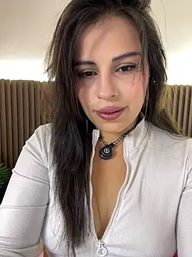 Snapshot of Yenifer_27 chatting on July 25, 2026, 12:20 am Yenifer 27 online show from July 25, 2026, 12:20 am