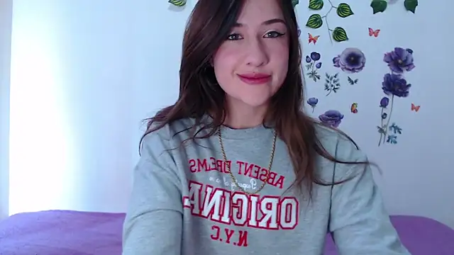 Snapshot of GirlAngell17 chatting on May 17, 2026, 4:58 pm GirlAngell17 online show from May 17, 2026, 4:58 pm