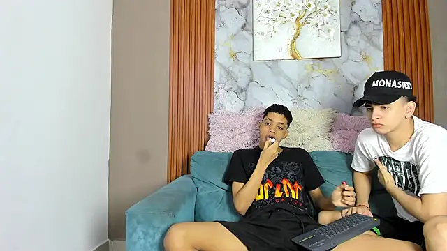 Snapshot of LOVE_GUYS1 chatting on May 18, 2026, 1:17 pm LOVE GUYS1 online show from May 18, 2026, 1:17 pm