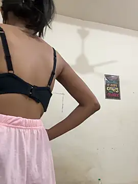 sassyygurl online show from June 28, 2026, 4:02 pm