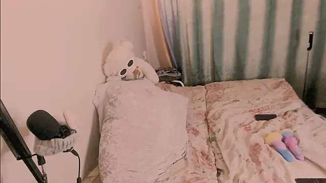 RoasHouren online show from May 8, 2026, 5:29 pm