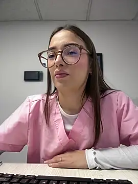 Sweet Milaa1 online show from June 18, 2026, 6:23 pm
