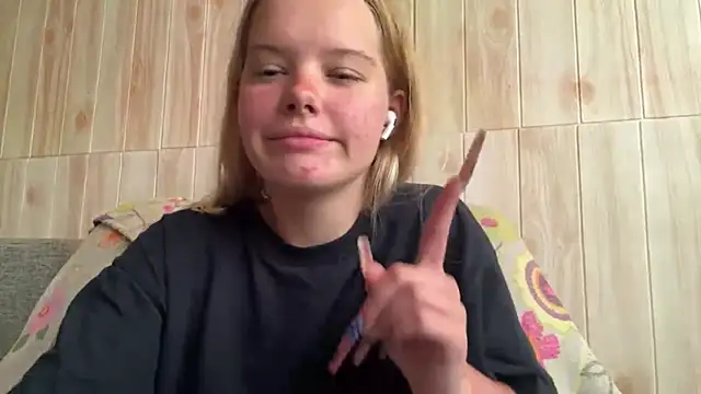 Malinwitch online show from July 15, 2026, 5:34 am