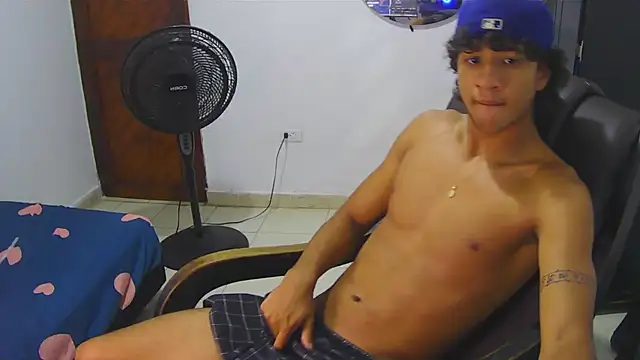 Snapshot of Hansel_take chatting on July 23, 2026, 9:46 pm Hansel take online show from July 23, 2026, 9:46 pm