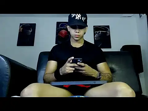 Snapshot of noahprada chatting on May 7, 2026, 5:13 am noahprada online show from May 7, 2026, 5:13 am