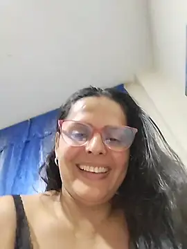 Snapshot of Bella_Morena27 chatting on May 5, 2026, 3:36 am Bella Morena27 online show from May 5, 2026, 3:36 am