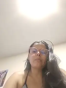 Snapshot of Bella_Morena27 chatting on June 2, 2026, 12:07 pm Bella Morena27 online show from June 2, 2026, 12:07 pm