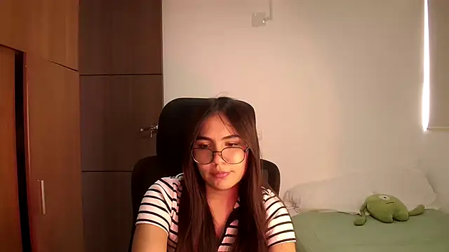 Snapshot of abbyyandmaxx chatting on May 18, 2026, 4:57 pm abbyyandmaxx online show from May 18, 2026, 4:57 pm