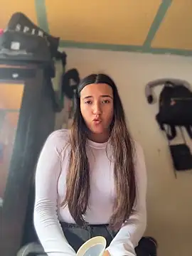 Alix Rousses20 online show from May 15, 2026, 4:58 pm