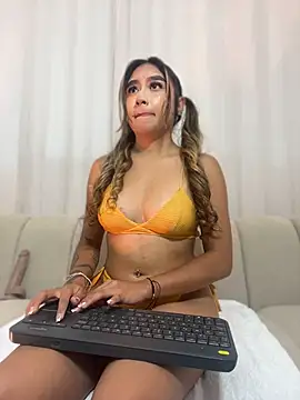 Snapshot of Yulieth_x chatting on June 13, 2026, 1:53 pm Yulieth x online show from June 13, 2026, 1:53 pm