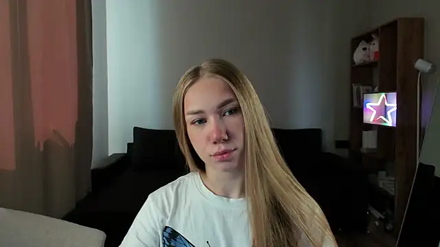 Snapshot of AnnaAlexArti chatting on June 2, 2026, 4:58 am AnnaAlexArti online show from June 2, 2026, 4:58 am