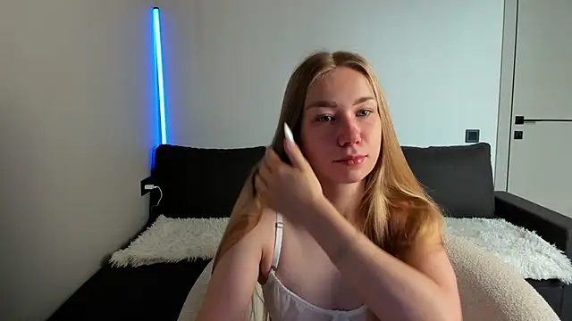 AnnaAlexArti online show from July 9, 2026, 4:38 am
