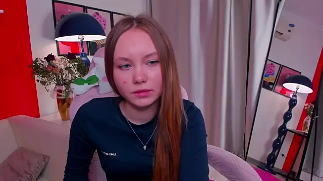Snapshot of FloraLarsson chatting on May 5, 2026, 3:53 pm FloraLarsson online show from May 5, 2026, 3:53 pm