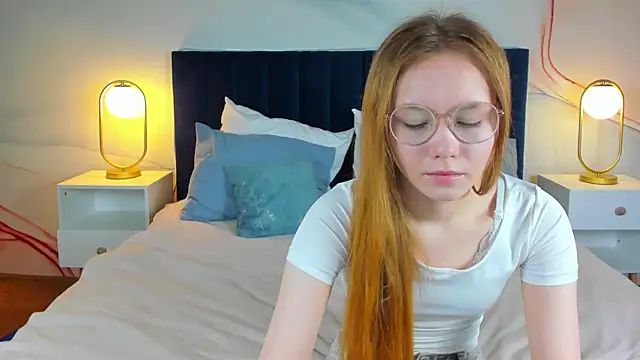 Snapshot of FloraLarsson chatting on June 4, 2026, 3:12 am FloraLarsson online show from June 4, 2026, 3:12 am