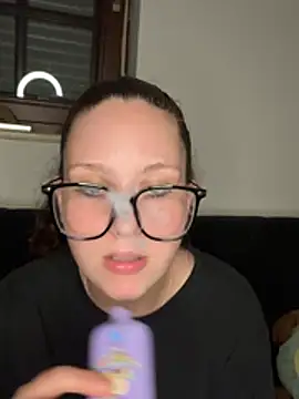 Snapshot of CuteBeaX chatting on June 2, 2026, 6:43 pm CuteBeaX online show from June 2, 2026, 6:43 pm
