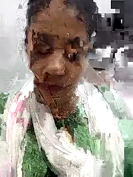Snapshot of Simmi-00 chatting on May 4, 2026, 5:14 am Simmi-00 online show from May 4, 2026, 5:14 am