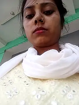 Snapshot of Simmi-00 chatting on May 7, 2026, 4:18 am Simmi-00 online show from May 7, 2026, 4:18 am