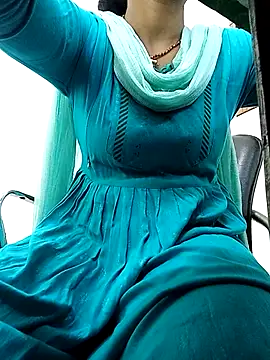 Snapshot of Simmi-00 chatting on May 9, 2026, 4:50 am Simmi-00 online show from May 9, 2026, 4:50 am