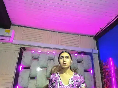 Snapshot of MahiaraHot chatting on June 19, 2026, 2:10 pm MahiaraHot online show from June 19, 2026, 2:10 pm