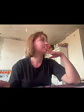 SuzieAllen online show from April 30, 2026, 2:23 pm