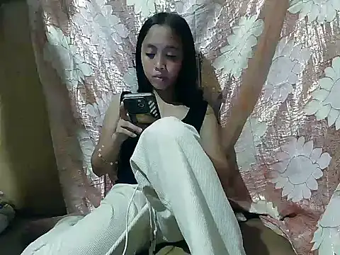 Snapshot of Yours_AsianPinayGirl18 chatting on May 19, 2026, 9:48 am Yours AsianPinayGirl18 online show from May 19, 2026, 9:48 am