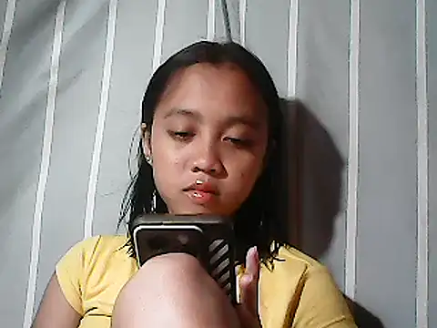 Snapshot of Yours_AsianPinayGirl18 chatting on June 5, 2026, 9:15 am Yours AsianPinayGirl18 online show from June 5, 2026, 9:15 am