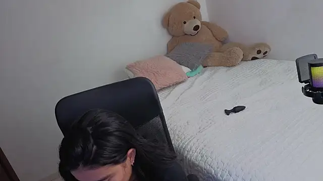 Snapshot of valerihouse_ chatting on June 13, 2026, 12:19 am valerihouse online show from June 13, 2026, 12:19 am