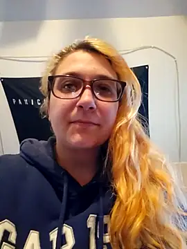 Thatonebinch online show from May 1, 2026, 11:42 pm