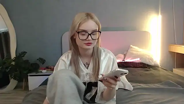 Snapshot of Angel_Share chatting on May 27, 2026, 12:51 am Angel Share online show from May 27, 2026, 12:51 am