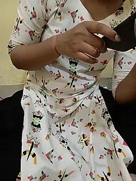 Snapshot of Seema_yadav01 chatting on July 7, 2026, 5:10 am Seema yadav01 online show from July 7, 2026, 5:10 am