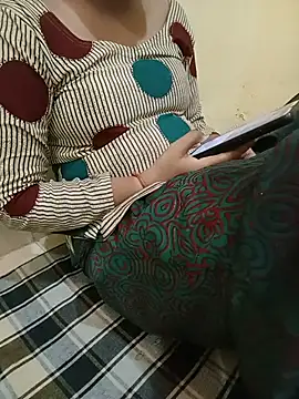 Snapshot of Seema_yadav01 chatting on July 8, 2026, 5:12 am Seema yadav01 online show from July 8, 2026, 5:12 am