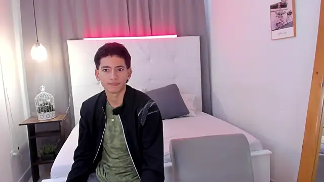 Snapshot of Alejo-and-Thiago chatting on May 9, 2026, 12:21 pm Alejo-and-Thiago online show from May 9, 2026, 12:21 pm