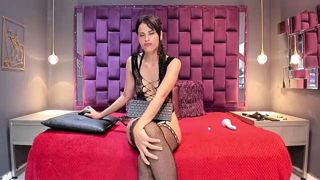 Snapshot of AlesiaLara chatting on June 1, 2026, 7:15 pm AlesiaLara online show from June 1, 2026, 7:15 pm