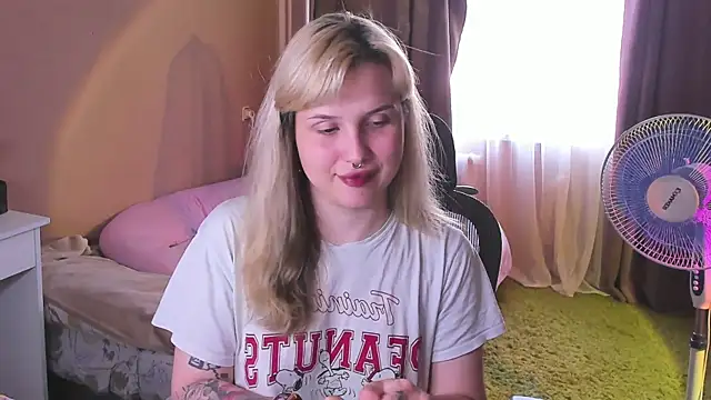 Snapshot of hellfirekiss chatting on June 26, 2026, 9:35 am hellfirekiss online show from June 26, 2026, 9:35 am