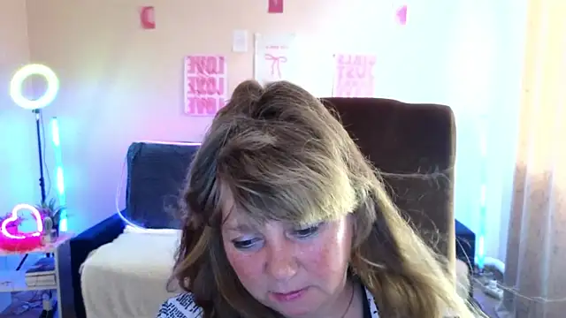 Snapshot of Melania_Cook chatting on June 14, 2026, 2:41 pm Melania Cook online show from June 14, 2026, 2:41 pm